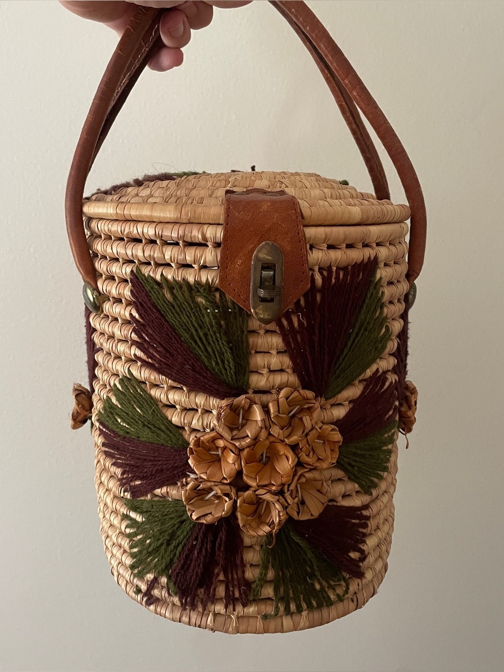 Vintage rafia straw bucket bag with leather handles trim + turn clasp